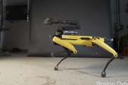 あの車のCMで有名な音楽に、世界の最新ロボットがダンスを披露！クオリティがスゴイです 海外の反応