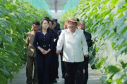 金正恩が娘ジュエと温室農場を視察、韓国では「労働新聞か」と宣伝記事扱いする反応