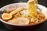 海外「ラーメンはな、あっつあつをすすって食うもんだ！」アメリカでは訴訟問題になるから、 ぬるいラーメンなんだよ