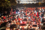 韓国人「ベトナムが韓国に勝利！ベトナムは深夜3時までお祭り騒ぎ！歴史的韓国戦勝利に国家的な祝祭ムード！」→「想像を絶する（ﾌﾞﾙﾌﾞﾙ…」