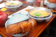 厚切りってだけでテンション上がる⁉大阪の超厚切りカツ丼！！外国人「サクサクのカツにかぶりつきたい！」