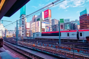 海外「これって日本のアニメじゃないの？現実？」外国人が渋谷駅ホームで撮影した成田エクスプレスの写真がコチラ