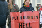 海外「プーチンに地獄で燃えろと言ったロシア人女性がテロリズムで起訴される」