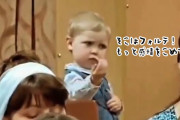 名音楽家誕生の瞬間。大人たちの合唱を見ていた子供が豊かな表現で指揮を振る