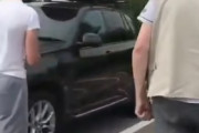 【衝撃】旅行から帰ったイギリス家族、自家用車のルーフキャリアに二人のアフリカ系男性を発見・・・←こいつら色々問題あり過ぎだろ・・・　海外の反応