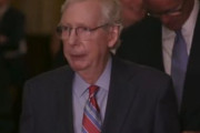 海外「アメリカ政府の高齢化問題。20秒間何も話せなくなるアメリカの高齢議員(81歳)」