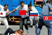 【画像あり】韓国人「韓国が周辺国から集団暴行を受け袋叩きになっている画像を「ちょうど朝鮮半島の状況ですね」と韓国の政治ががUPし議論に！　韓国の反応