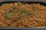 海外「日本は不思議な機械を作るのが好きだよね」本格的なペヤング焼きそばを作る専用マシンの動画が話題に