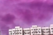海外「中国でガス漏れ。空が紫色に染まる」