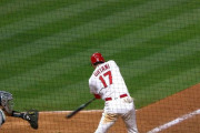 【海外の反応】「速い！」大谷翔平、4戦ぶりマルチ！センターフェンス直撃の三塁打とライト前快足二塁打