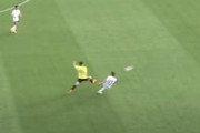 Jリーグで衝撃のオウンゴール！中国人「ありえない」「それでも5大リーグに優秀な選手がたくさんいる」【海外の反応】