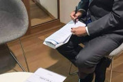 韓国人「A4用紙がなければ何もできない男」