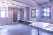 本物の牢屋を完備した「豪華すぎる一軒家」が激安販売中！ 殺人鬼や特殊な人にうってつけだと話題に！