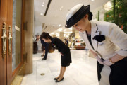 海外「日本最高！」礼儀正しいと評判の日本人はなぜこうなったのか?