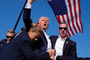 トランプ元大統領が選挙演説中に銃撃される　負傷するも無事だと声明