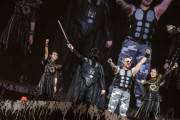 【海外】初めてBABYMETALの『ダークナイト・カーニバル』を観たんだけど…めちゃくちゃ突拍子もない展開だった