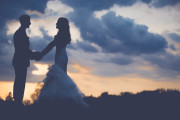 海外「日本の適齢期の男女の約20％が結婚の意思がないと判明」結婚はリスクしかないの？