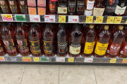 外国人「日本でウイスキーが4リットルのペットボトルで売られてた…」