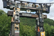 外国人「日本にはスピーカーで作った鳥居があるらしいぞ！」