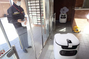 【海外の反応】「もうSFの世界じゃん…」エレベーターも自ら呼ぶ日本の配達ロボットに世界が震撼！日本郵便やソフトバンクなどが採用した理由とは？