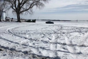 出オチ感満載！雪面を切るように走る魔改造カローラあらわる