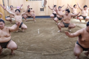 【海外の反応】「日本のお相撲さんは優れた料理人でもあります！」日本のお相撲。