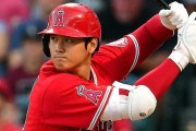 海外「大谷翔平、祝・22号ホームラン！」滞空時間６秒の芸術的なムーンショットがセンターへ！
