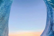 まるで波のような、アイスランドの氷洞が美し過ぎると海外で話題に