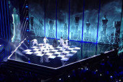 チェックメイト！ぞくっとするほど美しい、チェスがモチーフのダンス・パフォーマンス