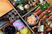 外国人「妻が作ったおせち料理を見てくれ、これが日本の新年の伝統だ」