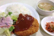 韓国紙「"韓国ドラマに騙されて" ... 中国人留学生が掲載した学食写真をめぐる論争」韓国の反応