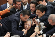 外国人「採決に反対する日本の野党議員がルネッサンス絵画みたいだ！」