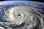 韓国人「8.15記念『光復説台風』日本を襲う」