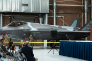 海外の反応 「敵はF-35」米空軍、第65アグレッサー飛行隊の最初のF-35を発表！中国の脅威を再現
