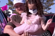 【海外】5歳の少女が病院生活1,000日を経て帰宅、地域の温かい迎えに感動の声！