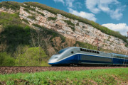 フランスの高速鉄道TGV複数路線で「破壊行為」