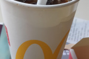 海外「インドのマクドナルドではとんでもないストローが提供されているぞｗｗｗ」ドライブスルーでこれを手渡されたところを想像してみてよ・・・