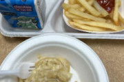 外国人「お腹が空いている高校生がこんな食事で満足できると思う？」