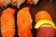 海外「Sushiってどうやって作るの？→魚、米、酢だけだろ！」外国人の自家製寿司が話題に