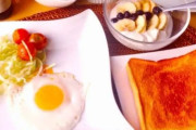 韓国人「日本人の朝食が意外すぎる！韓国人が驚いた日本の朝食文化がこちら‥（ﾌﾞﾙﾌﾞﾙ」