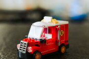 海外『日本にこんな三輪トラックは存在しない』LEGOで作った和風フードトラックに世界が困惑