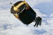 【海外】NASA宇宙飛行士が無防備で衛星をキャッチ！その緊迫の映像とは？
