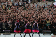 【海外】BABYMETALが路上で演奏している貴重な映像を発見！