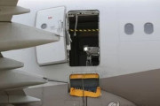韓国人「飛行中に扉が開いたアシアナ航空、事故当時の機内映像がこちら」