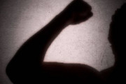 駐車をめぐって口論、日本刀で隣人の手首を切った70代…被害者死亡＝韓国の反応