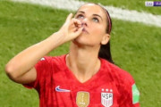 【海外の反応】「品がない」美人過ぎるアメリカ代表モーガンのセレブレーションが物議を醸す