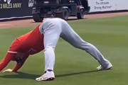 大谷選手のストレッチ動画 – 海外で「閲覧注意」タグがつけられる。「これは職場でみられない」【海外の反応】