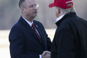 トランプ大統領が新型コロナの自主隔離人物と濃厚接触も検査受けず（海外の反応）