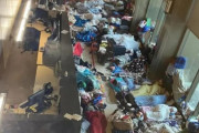 海外「アメリカ移民危機やばすぎ。警察署が移民シェルターになっているぞwww」