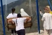 海外「安全性を考慮していないロシアの空中ブランコ」